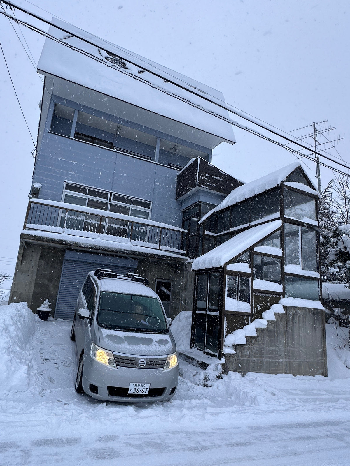 Whiteroom Myoko Lodge - Private 3 level residence with Own Vehicle Included During your Stay