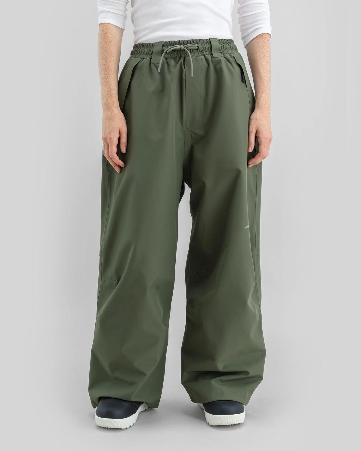 Beyond Medals Park Pants Dark Green