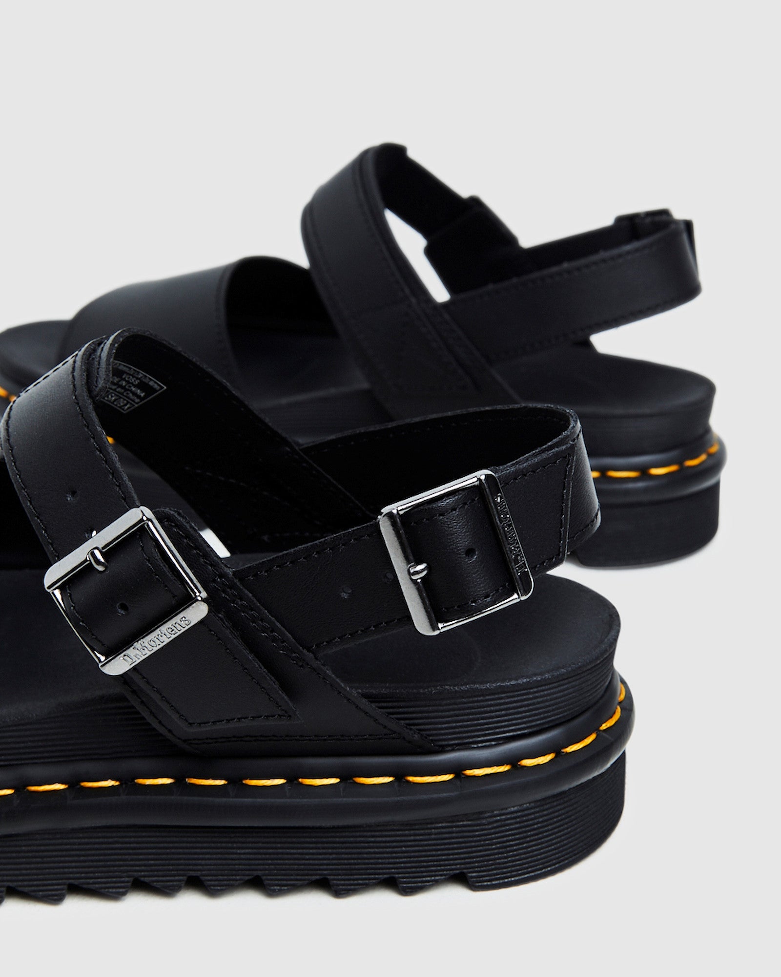 Dr martens voss black deals